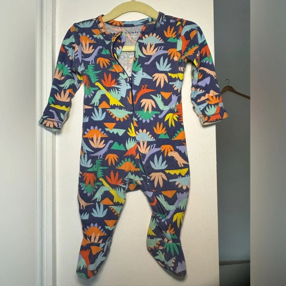 Baby bundle Old Navy Pijama, Gymboree button onesie, bambino pajama 3/6 months - Picture 2 of 8